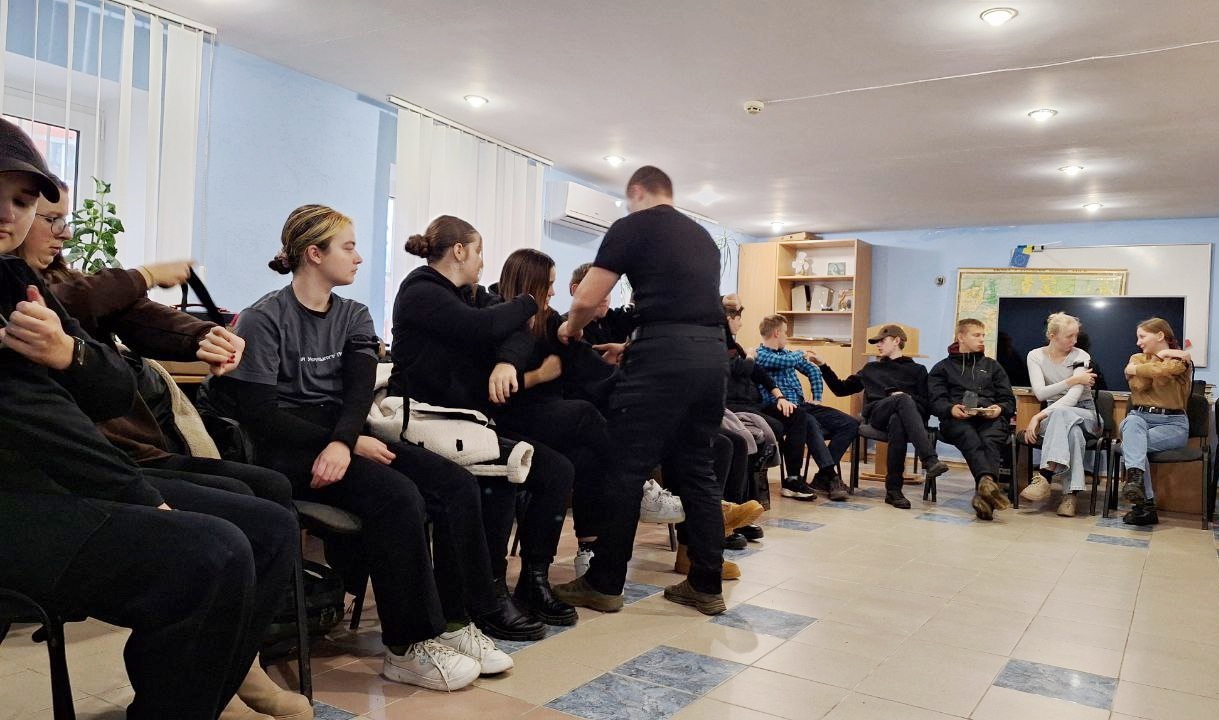 Накладання турнікетів на руку